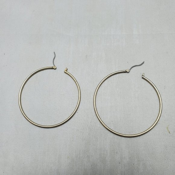 MYSTIQUE gold hoop earring - Picture 1 of 3